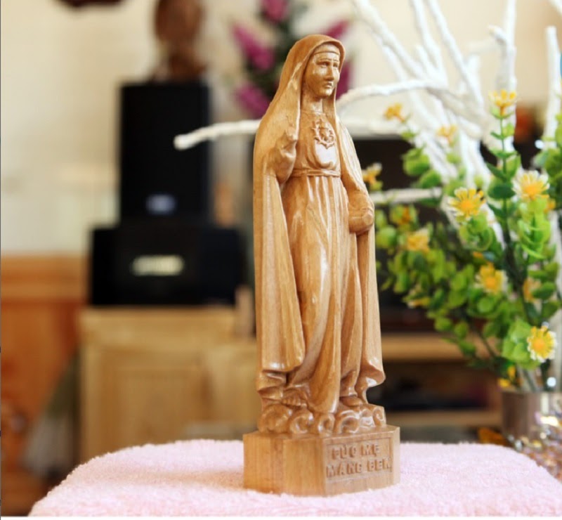 Hình ảnh tượng Đức Mẹ Măng Đen điêu khắc đầy tinh tế